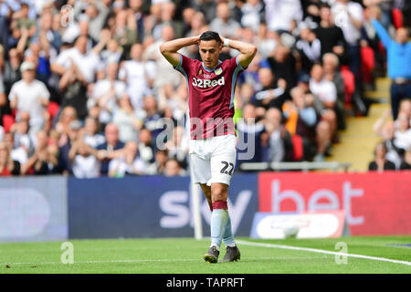 Londra, Regno Unito. 27 Maggio, 2019. Anwar El Ghazi (22) di Aston Villa reagisce dopo di essere affrontati durante il cielo di scommessa match del campionato tra Aston Villa e Derby County allo Stadio di Wembley, Londra lunedì 27 maggio 2019. (Credit: Jon Hobley | MI News) Credito: MI News & Sport /Alamy Live News Foto Stock