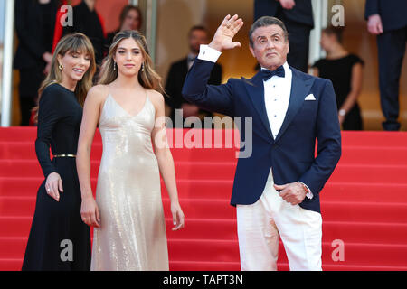 Cannes, Francia. 25 Maggio, 2019. Attore Sylvester Stallone pone sul tappeto rosso della cerimonia di chiusura del 72a Cannes Film Festival di Cannes, Francia, il 25 maggio 2019. La tenda della 72esima edizione del Festival del Cinema di Cannes è sceso il sabato sera con il sud coreano film 'parassita' vincendo questo anno il premio più prestigioso, La Palme d'Or. Credito: Zhang Cheng/Xinhua/Alamy Live News Foto Stock