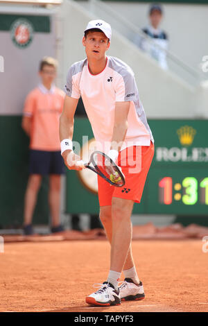 Parigi, Francia. 27 maggio 2019. Hubert Hurkacz di Polonia durante gli Uomini Singoli Primo turno match di tennis aperto francese torneo contro Novak Djokovic di Serbia presso il Roland Garros di Parigi in Francia il 27 maggio 2019. Credito: AFLO/Alamy Live News Foto Stock