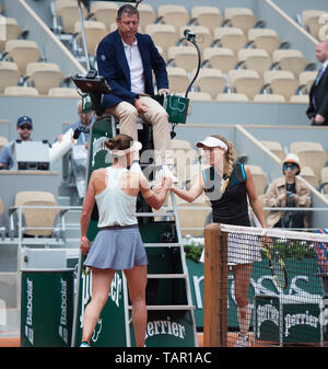 Parigi, Francia. 27 Maggio, 2019. Veronika Kudermetova (RUS) sconfitto Caroline WOZNIACKI (DEN) 6-0, 3-6, 3-6, all'aperto francese essendo giocato a Stade Roland-Garros in Parigi, Francia. © Karla Kinne/Tennisclix 2019/CSM/Alamy Live News Foto Stock