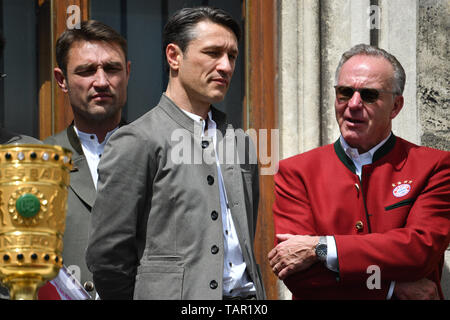 Niko KOVAC (pullman Bayern Monaco di Baviera) con Karl Heinz RUMMENIGGE, gestione (presidente), sinistra: Robert KOVAC (pullman FC Bayern Monaco di Baviera). FC Bayern Munich-Meisterfeier sul Rathausbalkon/Marienplatz a Monaco di Baviera il 26.05.2019. Calcio, stagione 2018/19, DFB Pokal finale di RB Leipzig (L) - FC Bayern Monaco di Baviera (M) 0-3. | Utilizzo di tutto il mondo Foto Stock