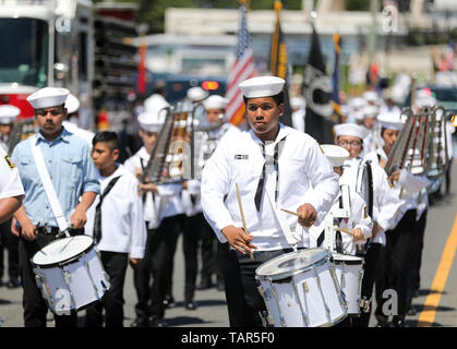 New York, Stati Uniti d'America. 27 Maggio, 2019. I partecipanti prendono parte al giorno memoriale della parata nel Queens di New York, Stati Uniti, 27 maggio 2019. Il Memorial Day è un Stati Uniti Federal holiday osservata sull'ultimo lunedì di maggio. Credito: Wang Ying/Xinhua/Alamy Live News Foto Stock
