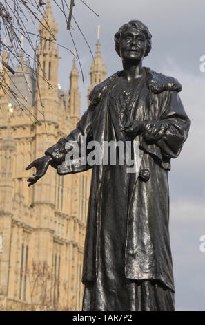 Statua di suffragette Emmeline Pankhurst al di fuori della sede del parlamento di Westminster,Londra,l'Inghilterra,UK Foto Stock