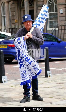 Wirral, Regno Unito 27 maggio 2019 Tranmere Rovers homecoming celebrazioni a Birkenhead municipio per celebrare le squadre promozione al campionato 1 credito Ian Fairbrother/Alamy Stock Foto Foto Stock