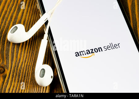 A Helsinki, Finlandia, 4 Maggio 2019: Amazon venditore icona applicazione su Apple iPhone schermo X close-up. AmazonSeller icona app. Venditore Amazon applicazione. Così Foto Stock