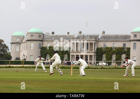 Viste generali di Chichester Cricket Club giocare al loro nuovo terreno di fronte a casa di Goodwood, Chichester, West Sussex, Regno Unito. Foto Stock