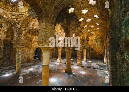 Ronda, Spagna, 05 Aprile 2018: le rovine dei bagni arabi della città di Ronda, Andalusia, Spagna Foto Stock