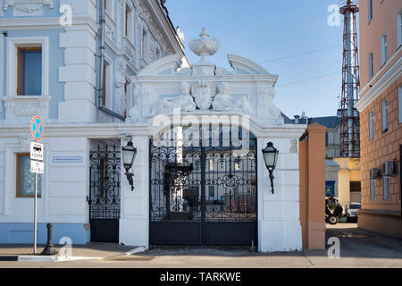 Nizhny Novgorod, Russia - 12 Maggio 2019: Maniero di Merchant Rukavishnikov (V.M. Rukavishnikova Manor) sul Verkhne Volzhskaya terrapieno in città Foto Stock