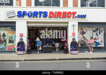 Sport Direct Shop davanti a Kingston, Surrey, Regno Unito Foto Stock