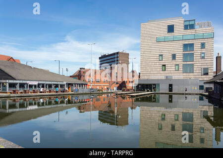 Waterfront lo sviluppo e la nuova galleria d'Arte a Walsall Canal, Walsall, West Midlands, England, Regno Unito Foto Stock