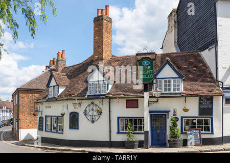 Il XVI secolo le otto campane Pub, Park Street, Old Hatfield, Hatfield, Hertfordshire, England, Regno Unito Foto Stock