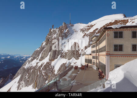 Pilatus, Lucerna, Svizzera - Jan 08, 2013: Viewpoint e hotel nelle Alpi Foto Stock
