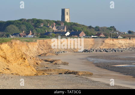 La costa di erosione a Happisburgh, nord-est Inghilterra NORFOLK REGNO UNITO Foto Stock