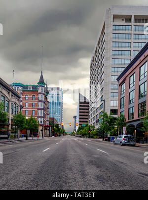 Edifici alti linea strada principale nel centro di Boise Idaho Foto Stock
