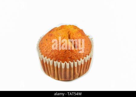 Muffin Banana Cupcake isolati su sfondo bianco / deliziosi dessert fatti da banane Cavendish Foto Stock