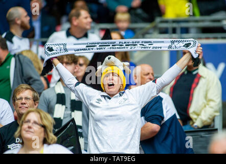 Derby fan ottenere nell'umore prima che il cielo EFL Bet Play-Off campionato partita finale tra Aston Villa e Derby County allo Stadio di Wembley , Londra , 27 maggio 2019 solo uso editoriale. No merchandising. Per le immagini di calcio FA e Premier League restrizioni si applicano inc. no internet/utilizzo mobile senza licenza FAPL - per i dettagli contatti Football Dataco Foto Stock