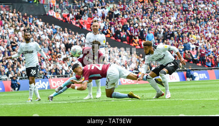 Anwar El Ghazi di Aston Villa segna il primo obiettivo durante il cielo EFL Bet Play-Off campionato partita finale tra Aston Villa e Derby County allo Stadio di Wembley , Londra , 27 maggio 2019 solo uso editoriale. No merchandising. Per le immagini di calcio FA e Premier League restrizioni si applicano inc. no internet/utilizzo mobile senza licenza FAPL - per i dettagli contatti Football Dataco Foto Stock