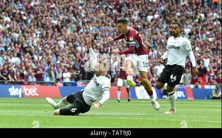 Jack Grealish di Aston Villa incendi in un solo colpo durante l EFL Sky Bet Play-Off campionato partita finale tra Aston Villa e Derby County allo Stadio di Wembley , Londra , 27 maggio 2019 solo uso editoriale. No merchandising. Per le immagini di calcio FA e Premier League restrizioni si applicano inc. no internet/utilizzo mobile senza licenza FAPL - per i dettagli contatti Football Dataco Foto Stock