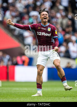 Londra, Inghilterra - 27 Maggio: Jack Grealish di Aston Villa celebrare durante il cielo scommessa campionato Play-off match finale tra Aston Villa e Derby County a Wembley Stadium il 27 maggio 2019 a Londra, Regno Unito. (Foto di Sebastian Frej/MB Media) Foto Stock