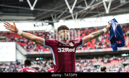 Londra, Inghilterra - 27 Maggio: Tyrone Mings di Aston Villa celebrare durante il cielo scommessa campionato Play-off match finale tra Aston Villa e Derby County a Wembley Stadium il 27 maggio 2019 a Londra, Regno Unito. (Foto di Sebastian Frej/MB Media) Foto Stock