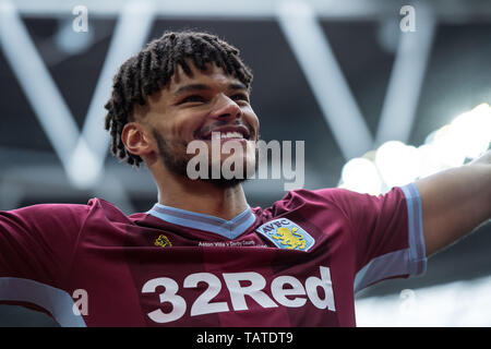Londra, Inghilterra - 27 Maggio: Tyrone Mings di Aston Villa celebrare durante il cielo scommessa campionato Play-off match finale tra Aston Villa e Derby County a Wembley Stadium il 27 maggio 2019 a Londra, Regno Unito. (Foto di Sebastian Frej/MB Media) Foto Stock