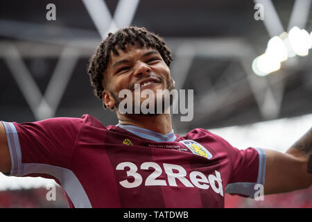 Londra, Inghilterra - 27 Maggio: Tyrone Mings di Aston Villa celebrare durante il cielo scommessa campionato Play-off match finale tra Aston Villa e Derby County a Wembley Stadium il 27 maggio 2019 a Londra, Regno Unito. (Foto di Sebastian Frej/MB Media) Foto Stock