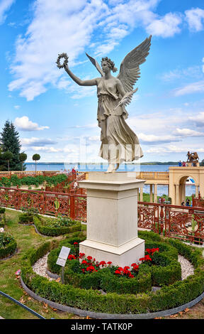 Statua di un angelo a Castello di Schwerin a Schwerin. Meclenburgo-pomerania Occidentale, Germania Foto Stock