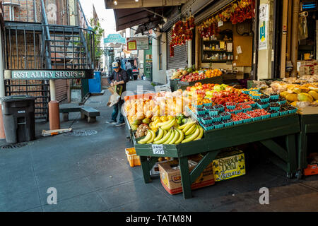 Dolce e succosa frutta colorati stand in Pike Place Market, Seattle. Foto Stock