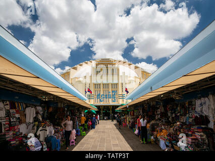 Mercato centrale caratteristico edificio Art Deco esterno in Phnom Penh Cambogia città Foto Stock