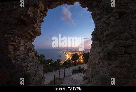 Blanes in Costa Brava dal castello di Girona Foto Stock