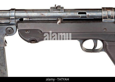 Un originale pistola automatica Mod. 40 (MP 40), il primo problema, codice "ayf 41', Cal. 9 mm parabellum, n. 6369c. I numeri corrispondenti ad eccezione per la culatta. Foro luminoso. 32-shot. Spia fissa con uno sportellino, scalato 100 - 200. Primo problema: rivista liscia ben agganciata la vite maniglia. Contrassegnati 'MP 40 / ayf / 41' sulla carcassa, 1941 serie di produzione da ERMA, Erfurt. Accettazione mark eagle/DMG280 con ulteriori indicazioni da parte del fornitore. Finitura originale con segni di utilizzo, parzialmente macchiato e patinato. Stock e delle piastre di presa realizzato in marrone scuro bachelite. Fascetta originale. C Additional-Rights-Clearance-Info-Not-Available Foto Stock