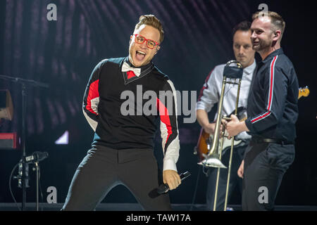 Brighton, Regno Unito. 27 Maggio, 2019. Brighton, Regno Unito. Lunedì 27 maggio 2019. Olly Murs effettuando al Centro di Brighton, Credito: Jason Richardson/Alamy Live News Foto Stock