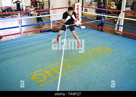 Tokyo, Giappone. 23 Maggio, 2019. Ryota Murata Boxe : Ryota Murata del Giappone non punte di armatura durante un allenamento a Teiken Boxing palestra a Tokyo in Giappone . Credito: Hiroaki Yamaguchi/AFLO/Alamy Live News Foto Stock