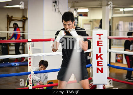 Tokyo, Giappone. 23 Maggio, 2019. Ryota Murata Boxe : Ryota Murata del Giappone non punte di armatura durante un allenamento a Teiken Boxing palestra a Tokyo in Giappone . Credito: Hiroaki Yamaguchi/AFLO/Alamy Live News Foto Stock