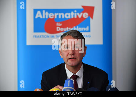 Erfurt, Germania. 21 Maggio, 2019. Björn Höcke, partito e la fazione leader dell'AFD in Turingia, registrati durante la conferenza stampa di presentazione di un documento di posizione della sua fazione. AfD è stato un membro del parlamento della Turingia fin dal 2014. Credito: Martin Schutt/dpa-Zentralbild/dpa/Alamy Live News Foto Stock