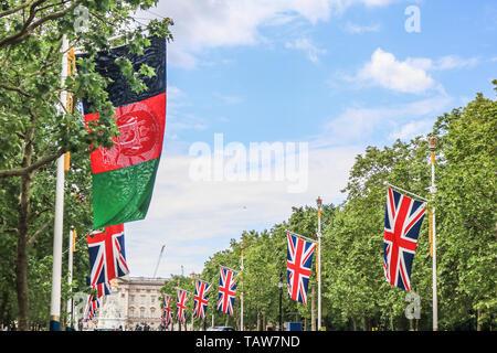 Londra, Regno Unito. 28 Maggio, 2019. Bandiera dell'Afghanistan una delle nazioni partecipanti del 2019 ICC Cricket World Cup sono visualizzati sul Mall per la cerimonia inaugurale opening party in 29 MAGGIO CREDITO: amer ghazzal/Alamy Live News Foto Stock