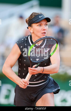 Parigi, Francia. 28 Maggio, 2019. Simona Halep della Romania durante il singolare femminile prima partita degli Open di Francia di tennis tournament contro Ajla Tomljanovic di Australia al Roland Garros di Parigi in Francia il 28 maggio 2019. Credito: AFLO/Alamy Live News Foto Stock