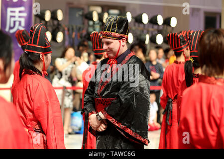 Shenyan, Shenyan, Cina. 29 Maggio, 2019. Shenyang, Cina-Alta scuola gli studenti frequentano il tradizionale proveniente di cerimonia di età di Shenyang, nordest ChinaÃ¢â'¬â"¢s Provincia di Liaoning. Credito: SIPA Asia/ZUMA filo/Alamy Live News Foto Stock