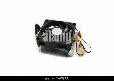 Processore CPU COOLER dissipatore di calore in alluminio con ventola su sfondo bianco Foto Stock