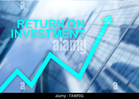 ROI - ritorno degli investimenti. La borsa e la crescita finanziaria concetto sul business sfocata sullo sfondo al centro. Foto Stock