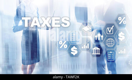Concetto di imposte pagate dai singoli individui e aziende come IVA, imposta sul reddito e sulla sostanza. Pagamento delle imposte. Imposte statali. Calcolo dei redditi. Foto Stock