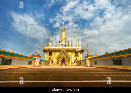 La famosa Pagoda Prachulamanee in Wat Khiriwong, Nakhon Sawan Provincia, Thailandia. Foto Stock