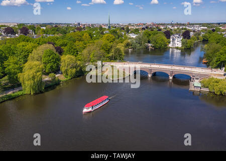 Vista aerea del ponte di Krugkoppel sul lago alster ad Amburgo Foto Stock