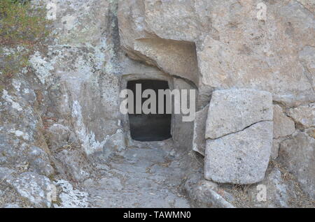 Domus de janas di Montessu Foto Stock