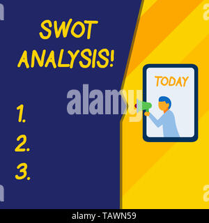 Segno di testo che mostra l'analisi SWOT. Business photo quadro di testo utilizzato per valutare una società s è posizione competitiva Foto Stock