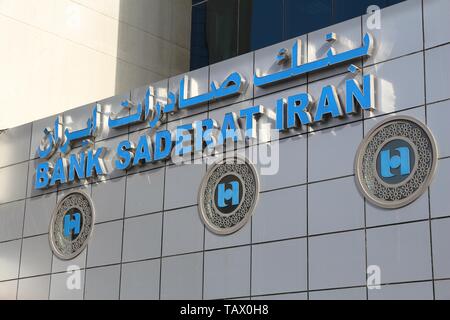 DUBAI, Emirati Arabi Uniti - 9 dicembre 2017: Banca Saderat Iran in Dubai, UAE. Saderat Bank è una banca di grandi dimensioni dall'Iran presente in 12 paesi. Foto Stock