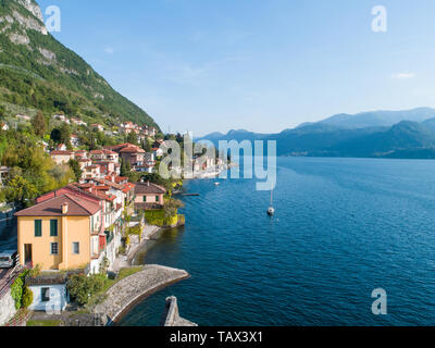 Villaggio sul lago di Como. Italia Foto Stock