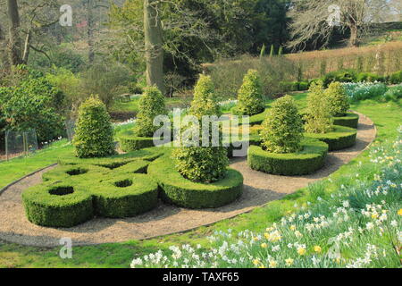 Belvoir Castle, Leicestershire. Casella parterres fioriti con le iniziali di il Duca e la Duchessa di Rutland in Belvoir Castle Gardens Foto Stock