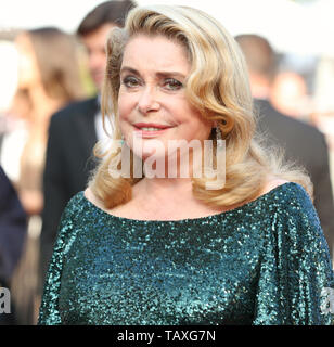 CANNES, Francia - 25 Maggio: Catherine Deneuve assiste alla cerimonia di chiusura del 72a Cannes Film Festival (credito: Mickael Chavet/Progetto Alba/Alam Foto Stock