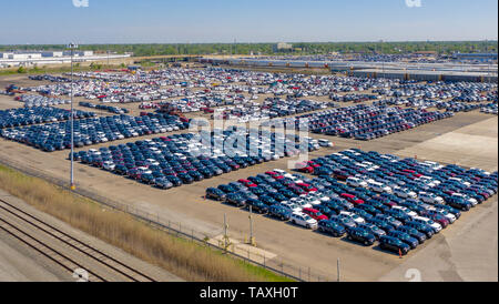 Detroit, Michigan - SUV costruiti presso la Fiat Chrysler's Jefferson nord Montaggio attendono il trasporto per i concessionari. Foto Stock